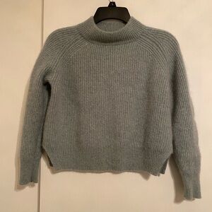 M.O.L Women's Light Gray Ribbed Knit Cashmere Sweater w/ Detail Sleeve, SM